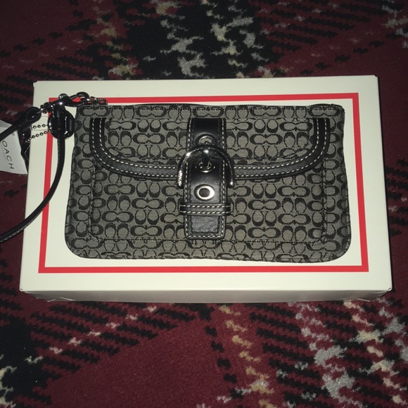 Coach Handbags - Coach wristlet